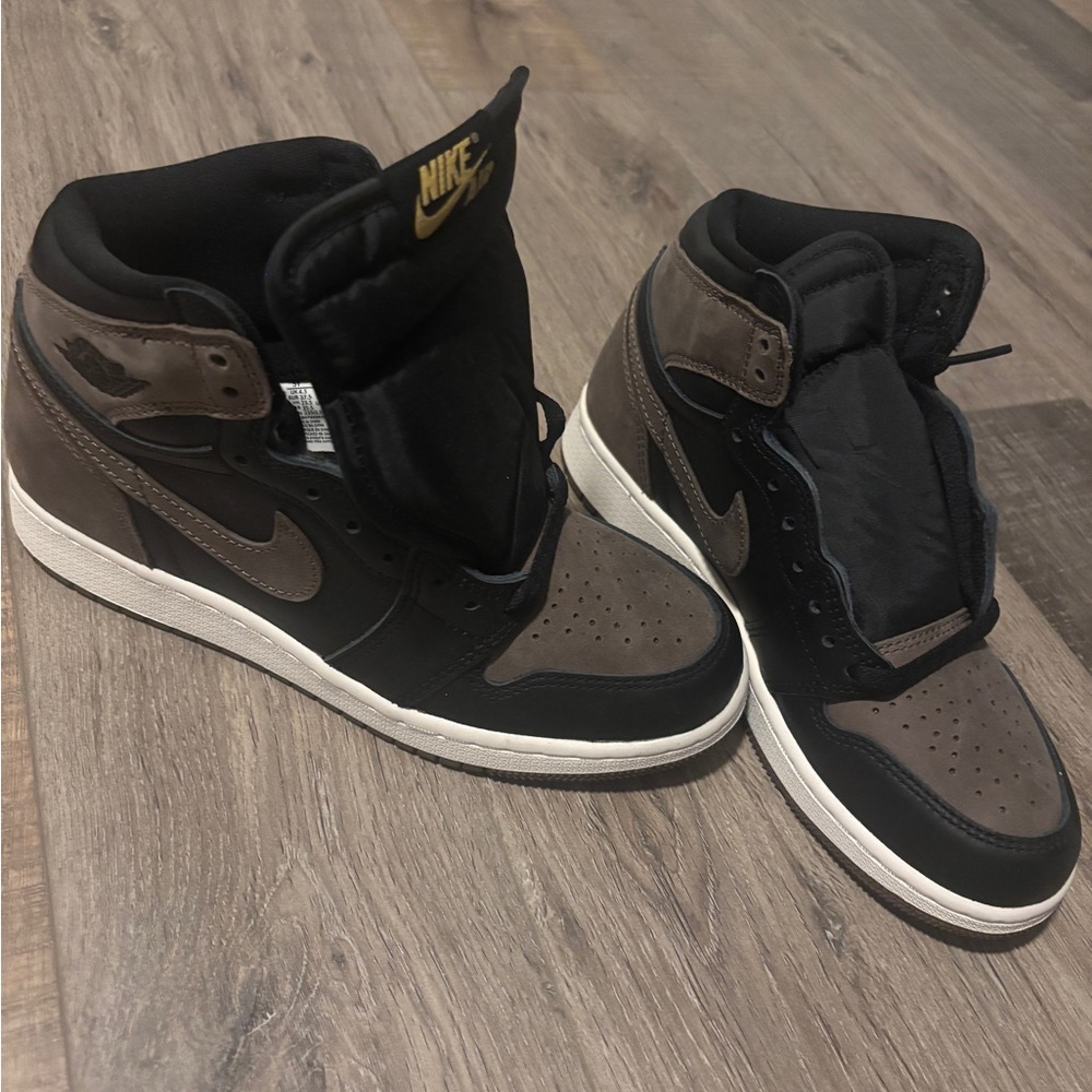 AIR JORDAN 1 RETRO HIGH OG
"PALOMINO"  size 5Y Women’s 6.5